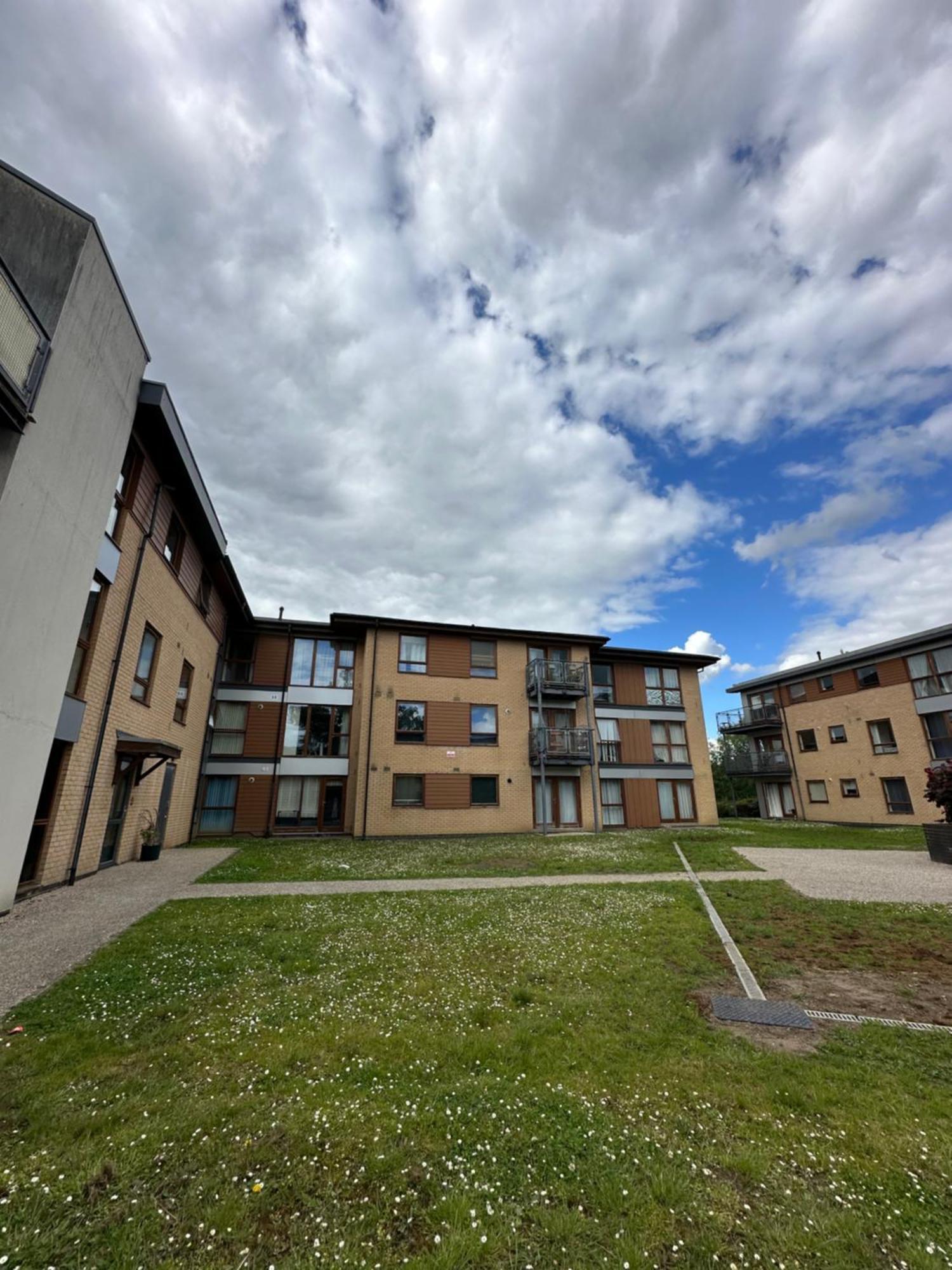 2 Bed 2 Bath Apartment & Parking - Lgw 10Min Drive Crawley  Exterior photo